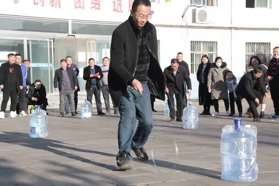 1613099267637701.jpeg 玩滚圈.jpg