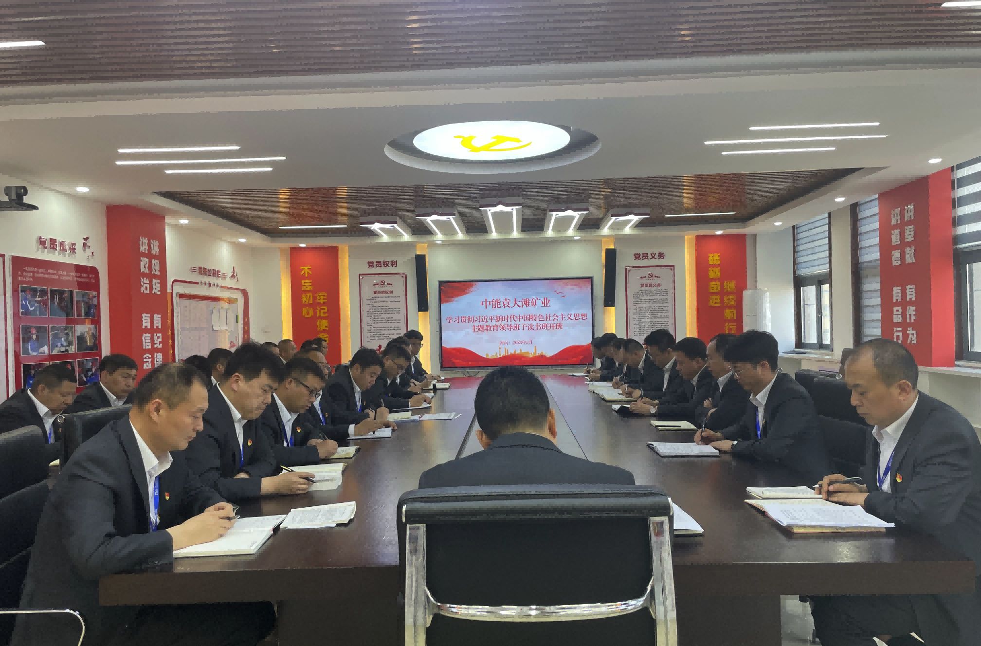 1687153414585818.jpeg 1.主题教育辅导班子想书班 李森 摄 .jpg