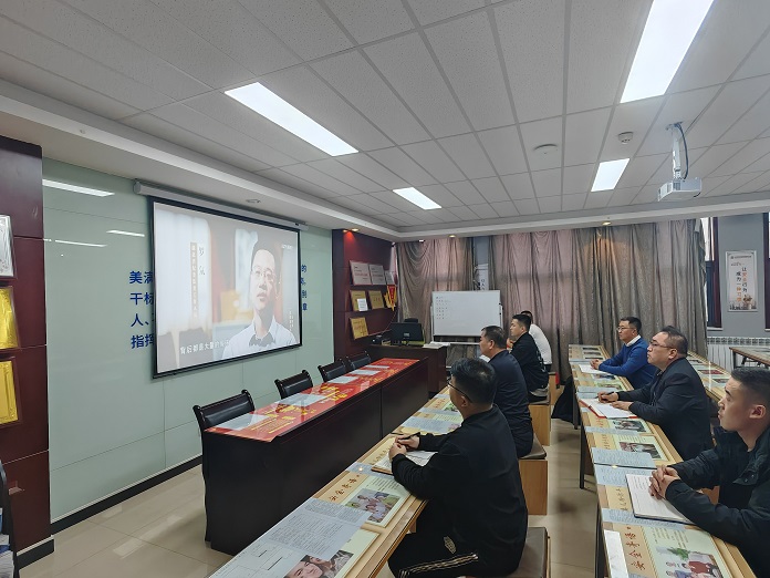 1706574417448301.jpeg 拍摄:任兴林 组织党员旁观《持续发力 纵深推动》专题片.jpg